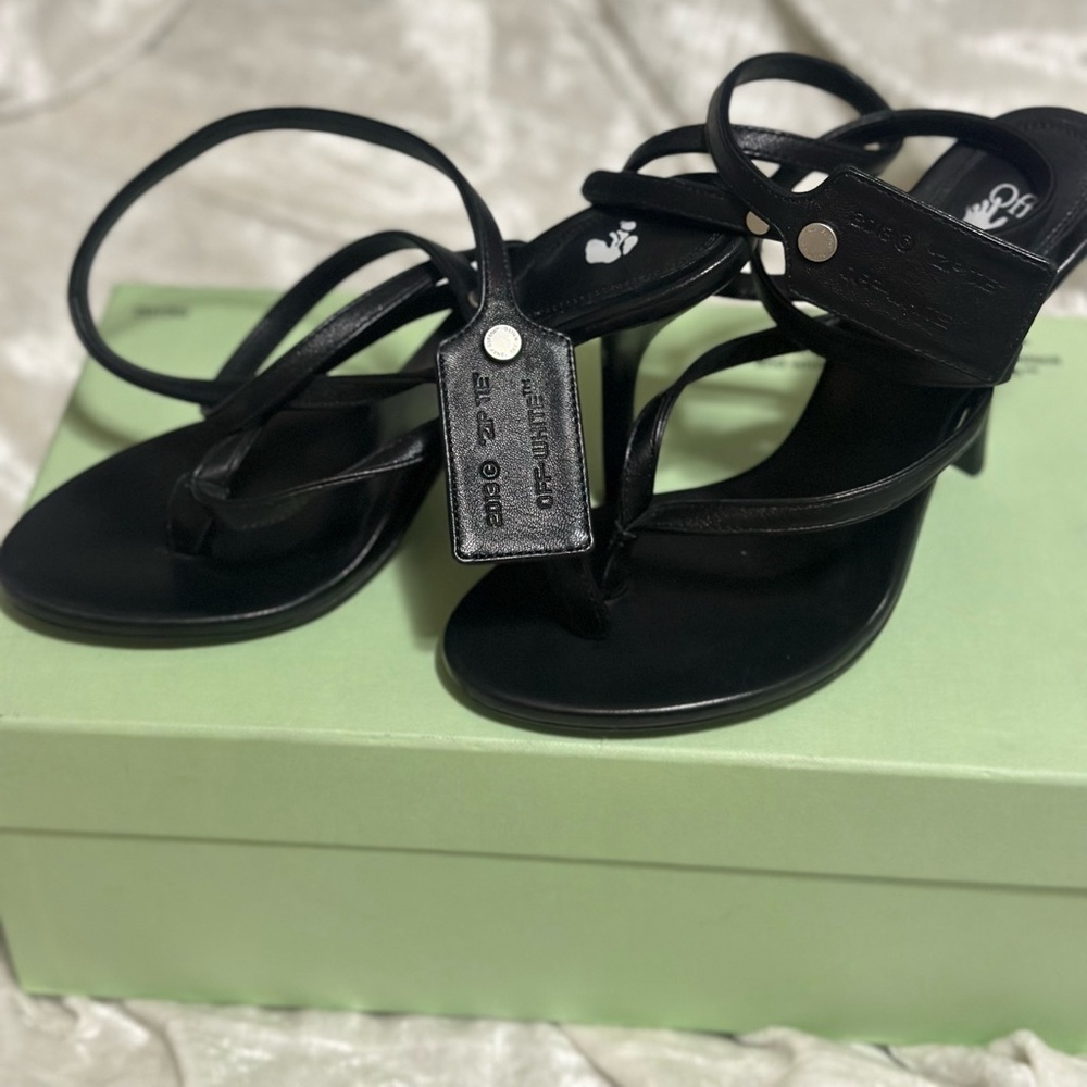 OFF-WHITE
12CM LEATHER LACE-UP THONG SANDALS size 37